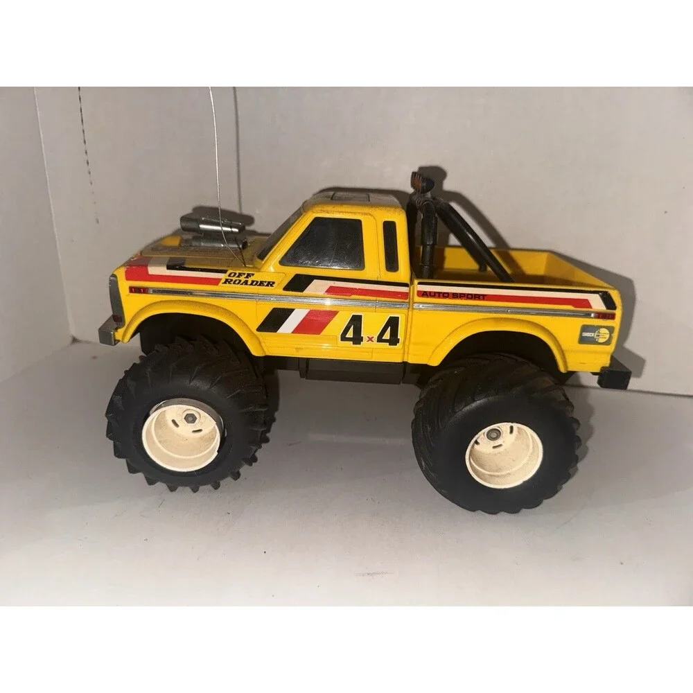 Vintage Radio Shack 4x4 Off Roader RC Truck 27MHz w/ Remote Untested